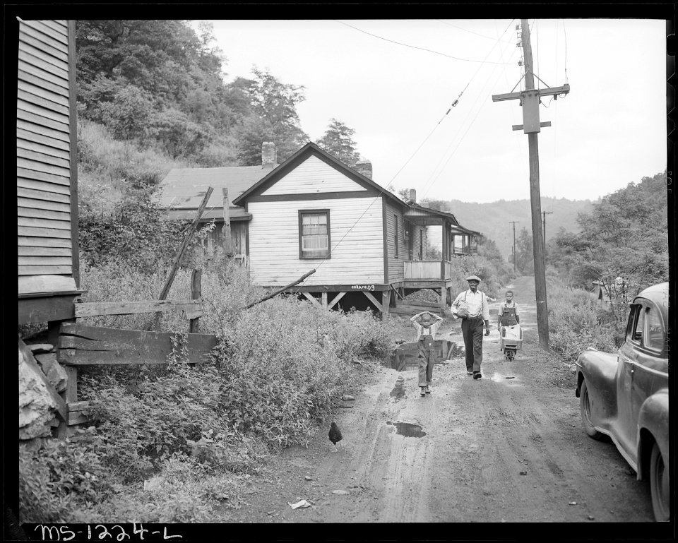 Bringing home groceries. All streets are unpaved, no sidewalks, no camp maintenance. Kingston Pocahontas Coal... - NARA - 540742