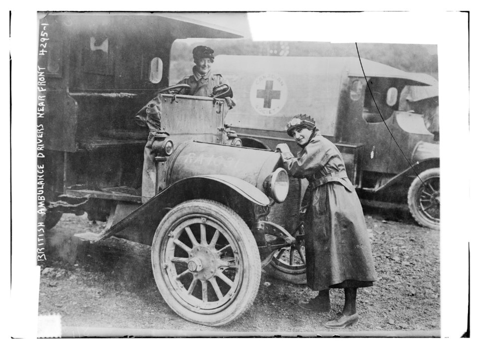 British ambulance drivers near front LCCN2014719397