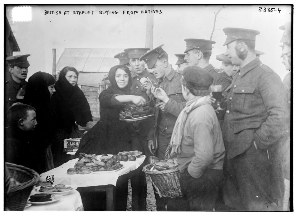 British at Etaples buying from natives LCCN2014698477