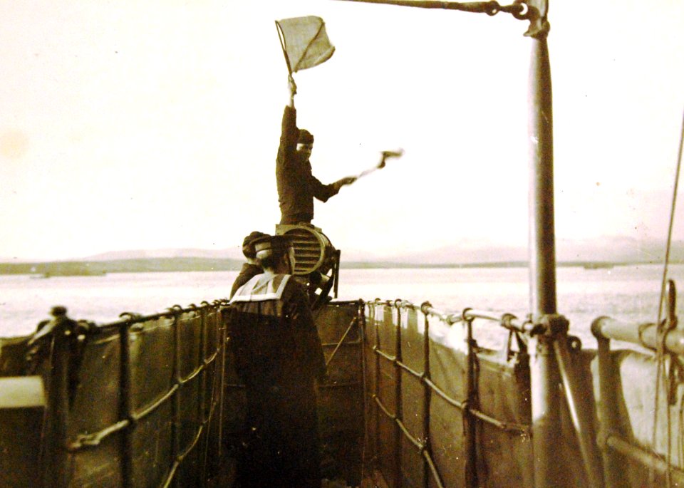 British and American signalmen on U.S. Navy ship, WWI (21331758700)