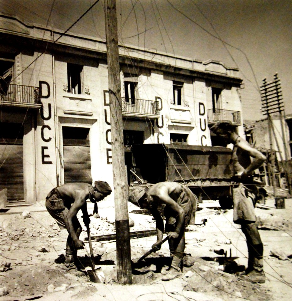 British and Italian soldiers work to restore communication facilities, Sicily, 1943 (23935035183)