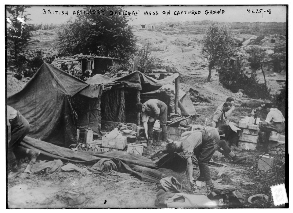 British artillery officers' mess on captured ground LCCN2014705115
