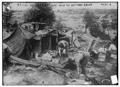 British artillery officers' mess on captured ground LCCN2014705115