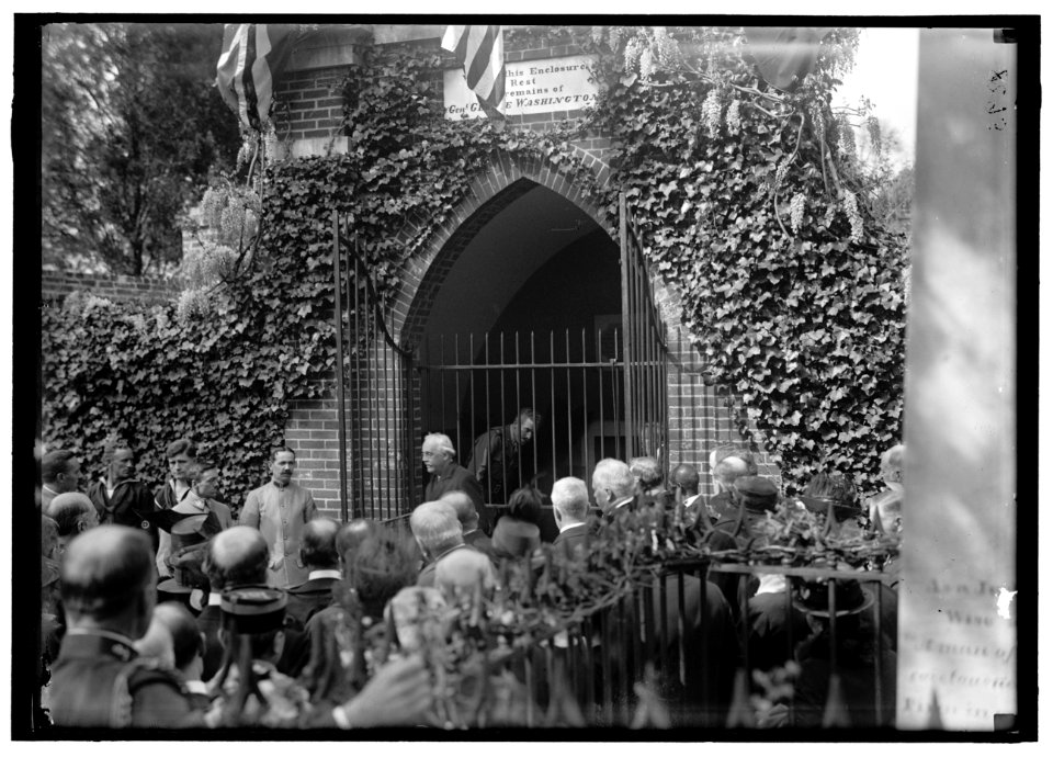 BRITISH COMMISSION TO U.S. BALFOUR, ETC. AT MOUNT VERNON. ALLIED COMMISSION FOR OTHER PICTURES AT MOUNT VERNON LCCN2016867674
