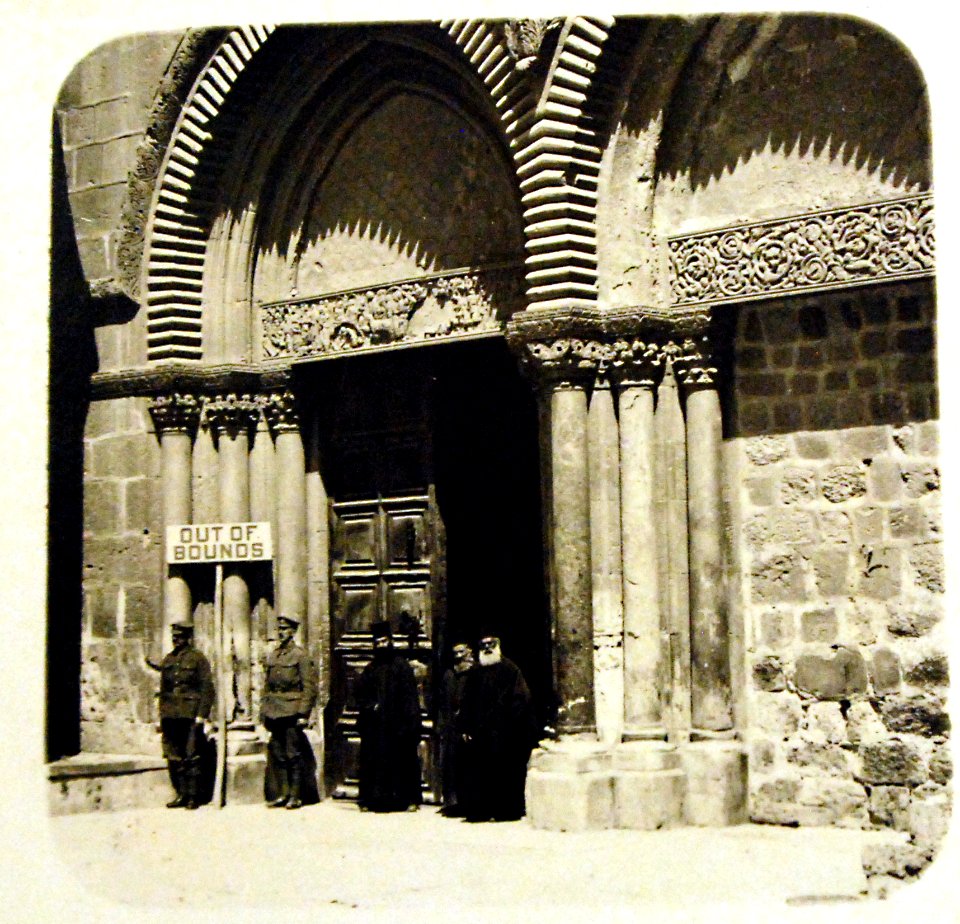 British Guard at the Church of Holy Sepulchre, 1917 (29880386085)