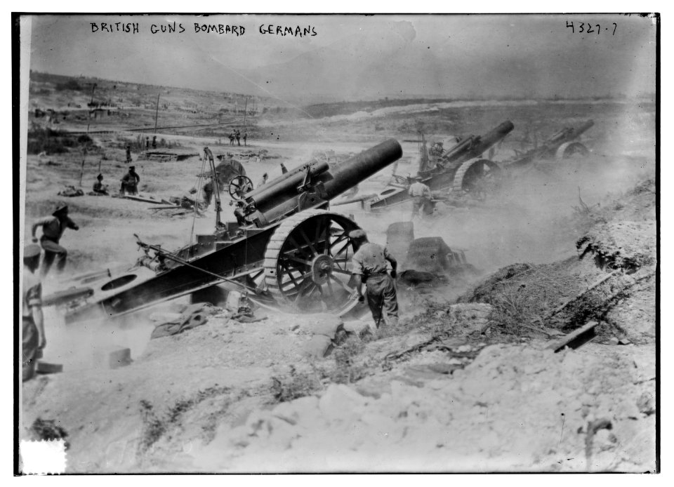 British guns bombard Germans LCCN2014705435