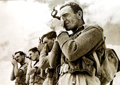 British military map-reading class undergoing instruction in the Western Desert, 1941 (37095903532)