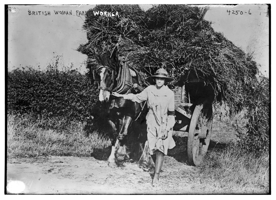 British woman farm worker LCCN2014704937