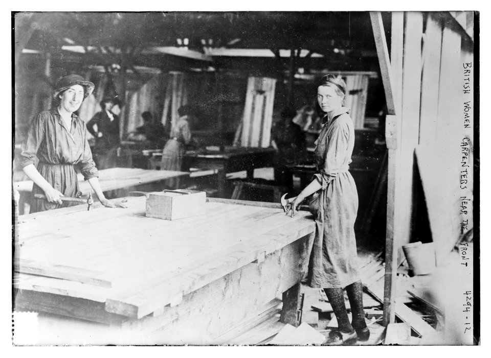 British women carpenters near the front LCCN2014705253