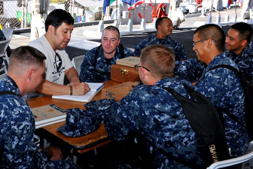 Chief Selectees Honor Navy Chief Heritage During Chief Petty Officer Pride Week 160908-N-ON468-046