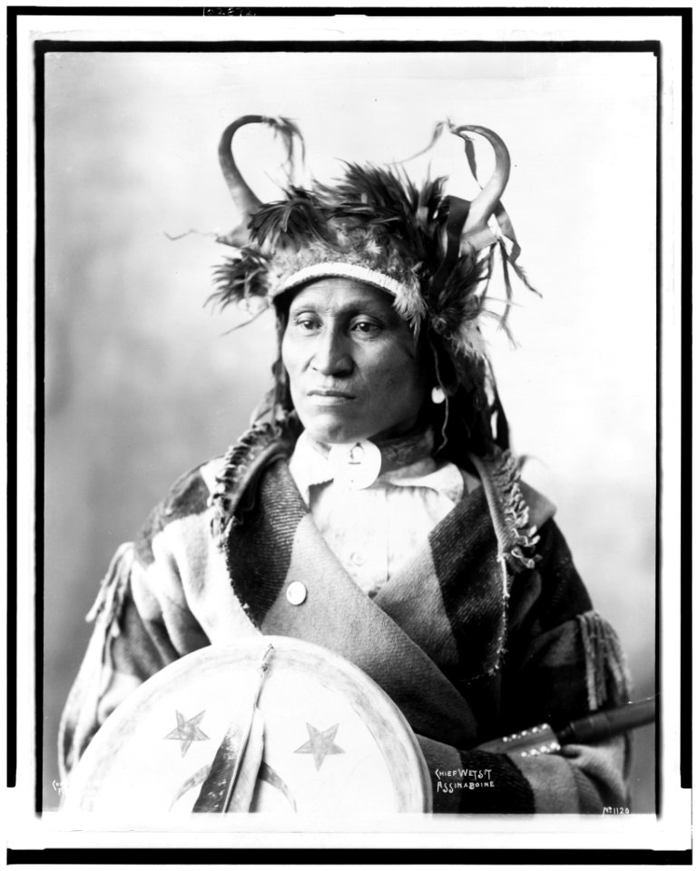 Chief Wets It, Assinaboine (i.e., Assiniboin) LCCN91722599