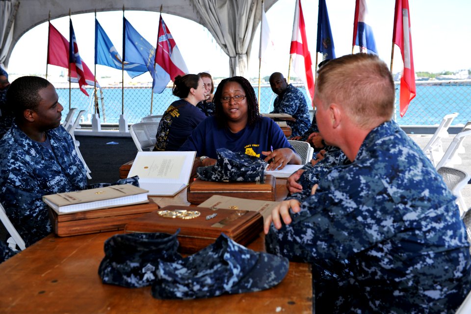 Chief Selectees Honor Navy Chief Heritage During Chief Petty Officer Pride Week 160908-N-ON468-043
