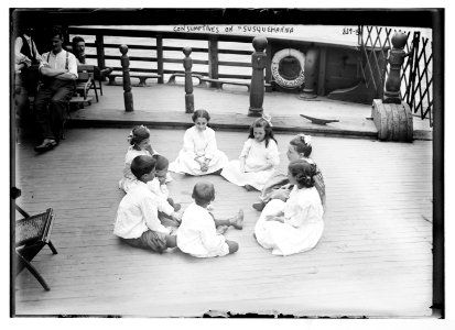 Child consumptives seated in a circle aboard Susquehanna, ferryboat used a a tuberculosis camp LCCN2014684059