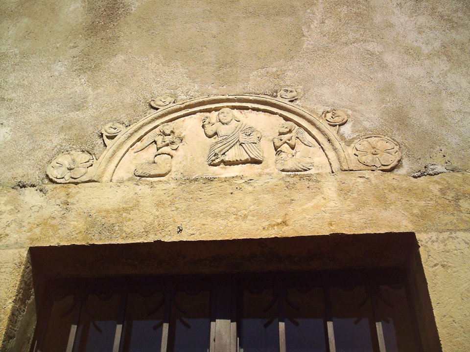 Chiesa di San Michele Arcangelo, frontone (Villalago)