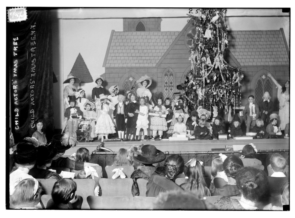Child Actor's Xmas Tree, N.Y. LCCN2014692079
