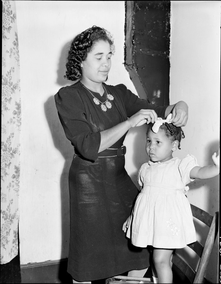 Child of a miner. NOTICE, NOTICE - this is probably not the child's mother. Panther Red Ash Coal Corporation, Douglas... - NARA - 540997