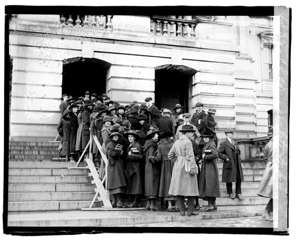 Children at State Dept. LCCN2016827462