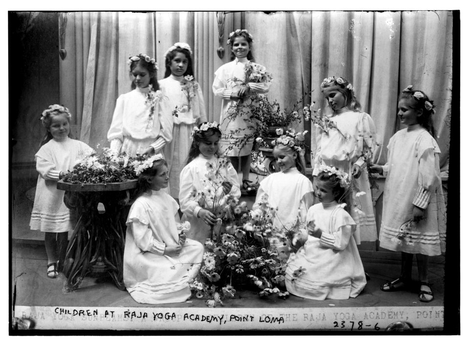 Children at Raja Yoga Academy, Point Loma LCCN2014690230