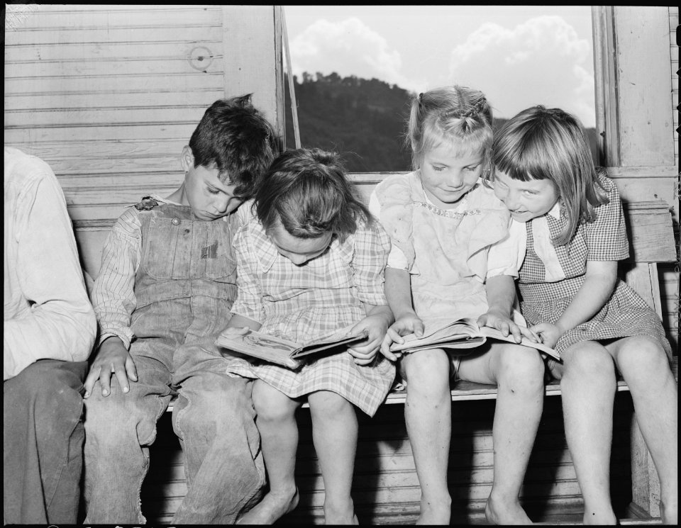 Children in primary grades looking at books. Kentucky Straight Creek Coal Company, Belva Mine, abandoned after... - NARA - 541238