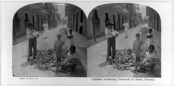 Children gathering firewood in street, Panama (City) LCCN2002697849