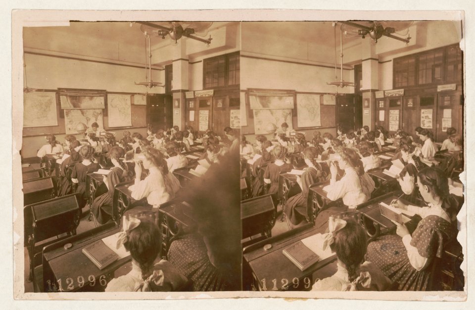 Children in geography class viewing stereoscopic photographs LCCN96525688