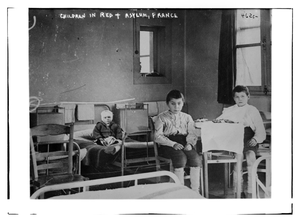 Children in Red (Cross) Asylum, France LCCN2014707249