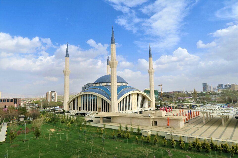 Building minaret cami