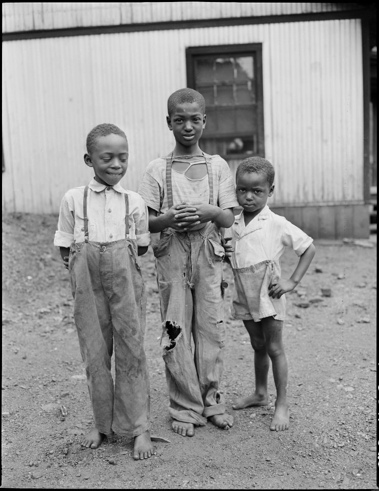 Children of miner who lives in company housing project. Kingston Pocahontas Coal Company, Exeter Mine, Welch... - NARA - 540684