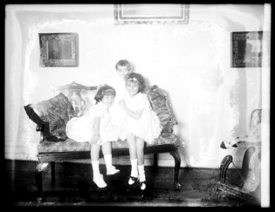 Children of Ms. Manuel Goudra, Minister from Paraguay, 1-13-20 LCCN2016851444