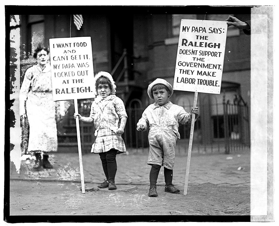 Children pickets at Raleigh Hotel waiters strike LCCN2016819646