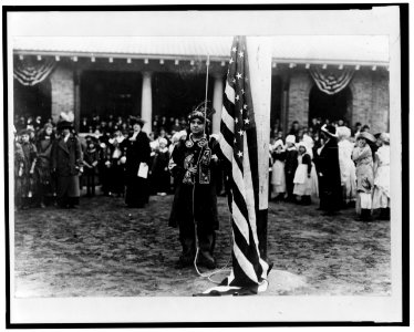 Children raising US flag in NYC park LCCN2006687444