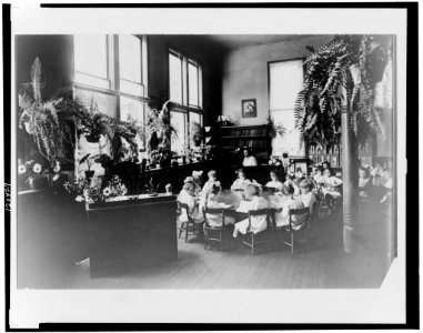 Children seated in clasroom at a circular table, Sacramento, California LCCN98504869