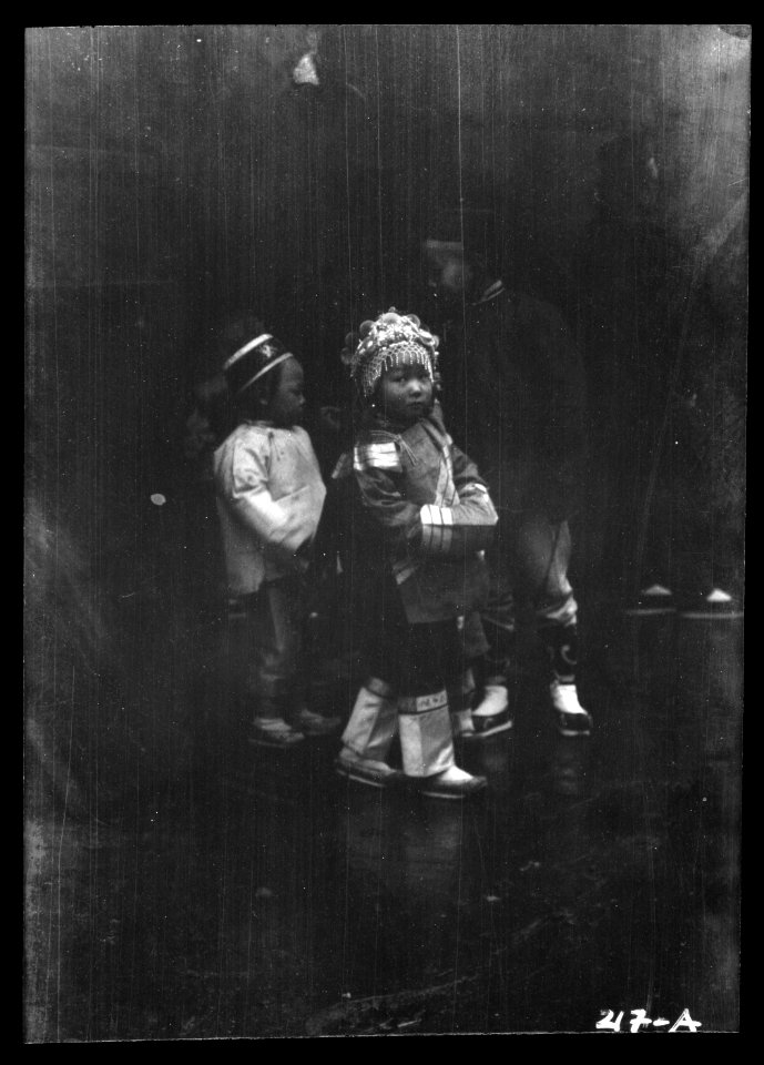 Children walking, Chinatown, San Francisco LOC agc.7a09007