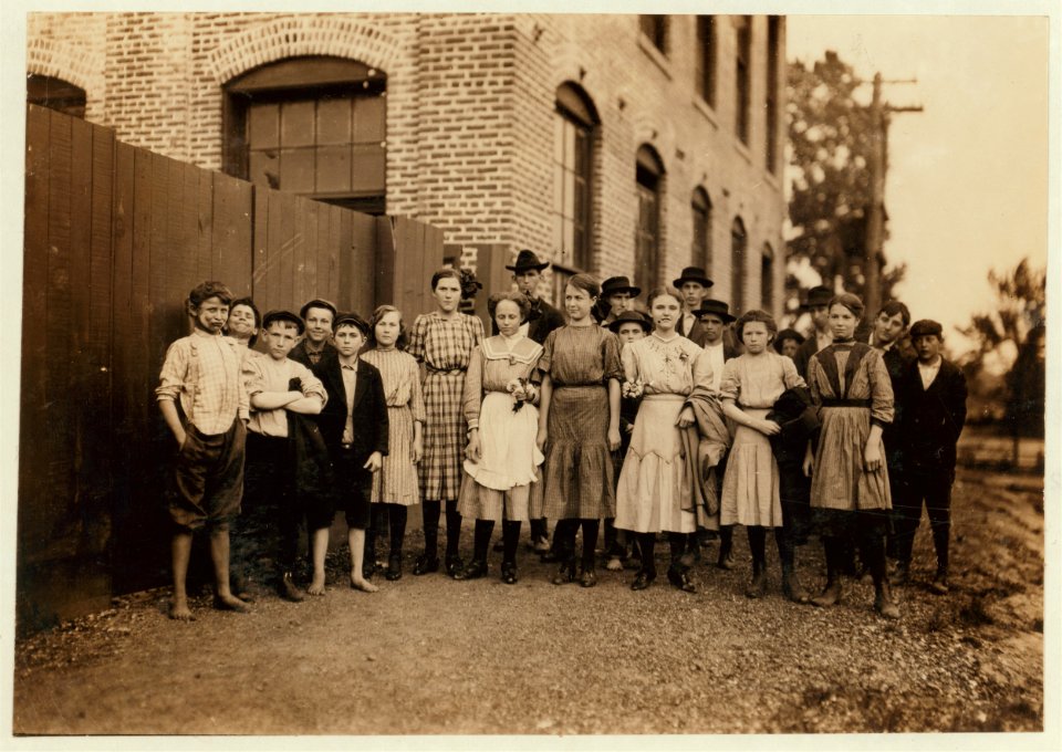 Children under sixteen years are dismissed half an hour before the rest at Priscilla Knitting Mills, Meridian, Miss. 5-30 P.M. LOC nclc.01868