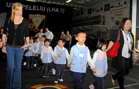 Children visit USS Peleliu 130417-N-AQ172-030
