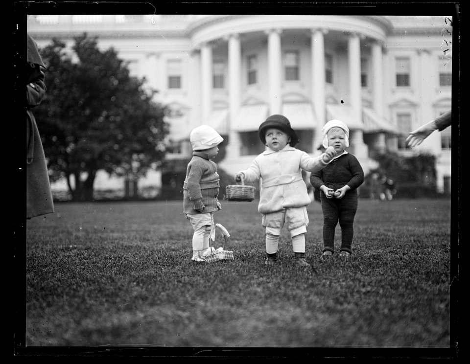 Children with Easter baskets. White House, Washington, D.C. LCCN2016891360