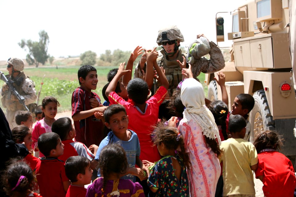 Children waiting for medical help DVIDS105096