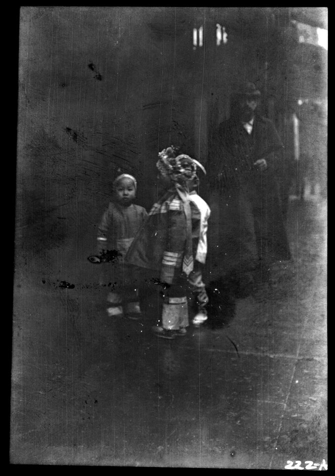 Children walking, Chinatown, San Francisco LOC agc.7a09009