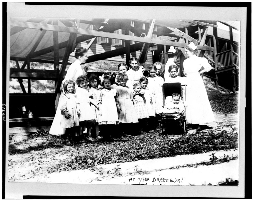 Children with nurses at Sea Breeze Junior - hospital for tubercular children, New York City LCCN94504770