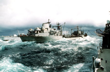 Chilean oiler Araucano (AO-53) refuels U.S. Navy ships, circa in July 1990 (6468298)
