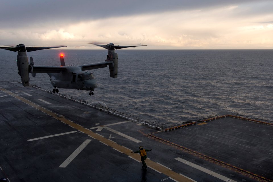 Chilean distinguished visitors land aboard USS America 140824-N-MD297-028