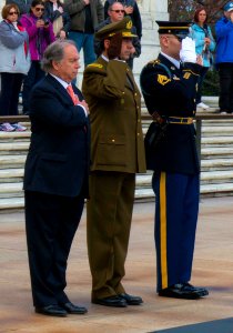 Chilean Wreath Laying - salute (16044187965)