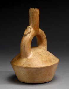 Chimú - Stirrup Vessel - Walters 482854 - Three Quarter