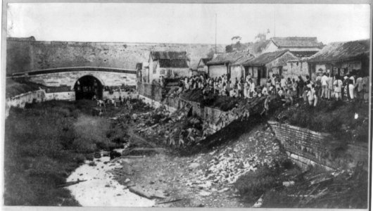 China - Peking - Entry of the allies during the Boxer trouble into Peking through a hole in the wall LCCN2006686933