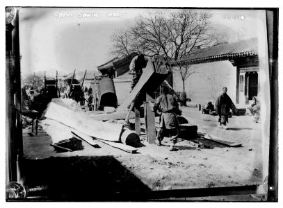 China, sawing wood LCCN2014688987