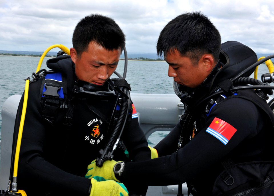China, U.S. Divers train at RIMPAC 2016 160726-N-ON468-247