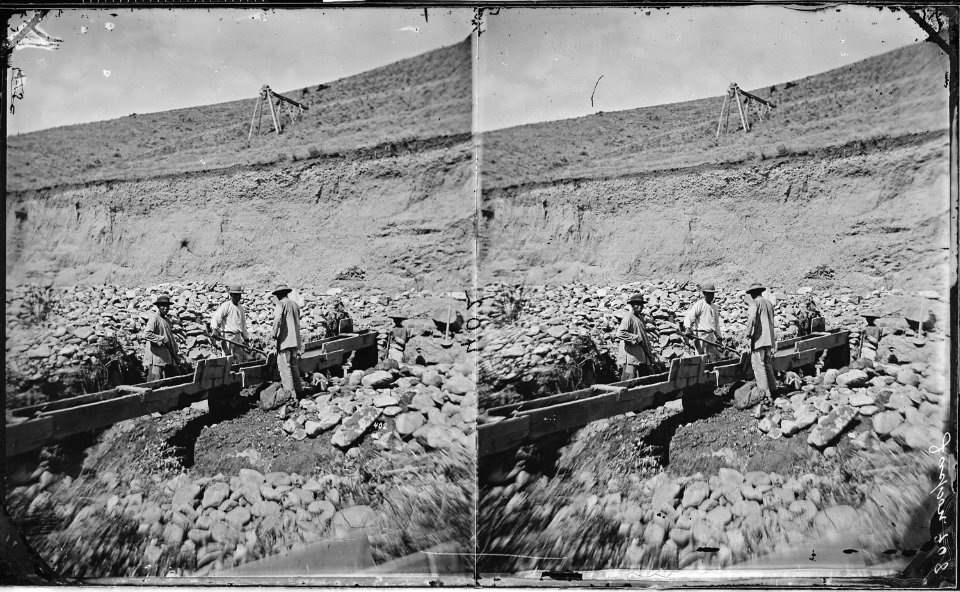 Chinamen (sic) sluicing - NARA - 517432