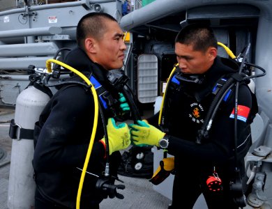 China, U.S. Divers train at RIMPAC 2016 160726-N-ON468-155
