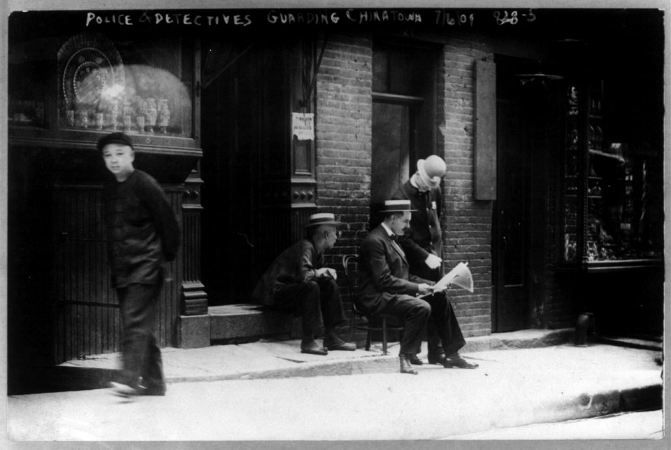 Chinatown, N.Y.C. - police and detectives guarding Chinatown, July 6, 1909 LCCN2001704348