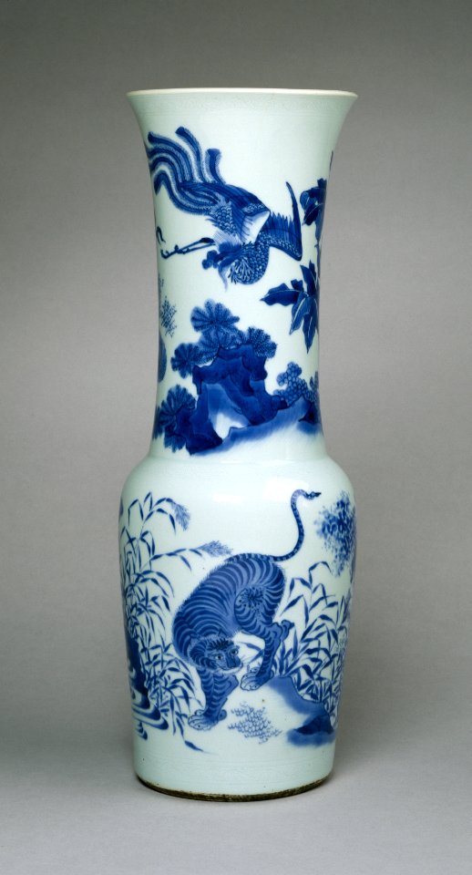 Chinese - Beaker-Shaped Vase with Four Animals - Walters 491651 - Profile (2)